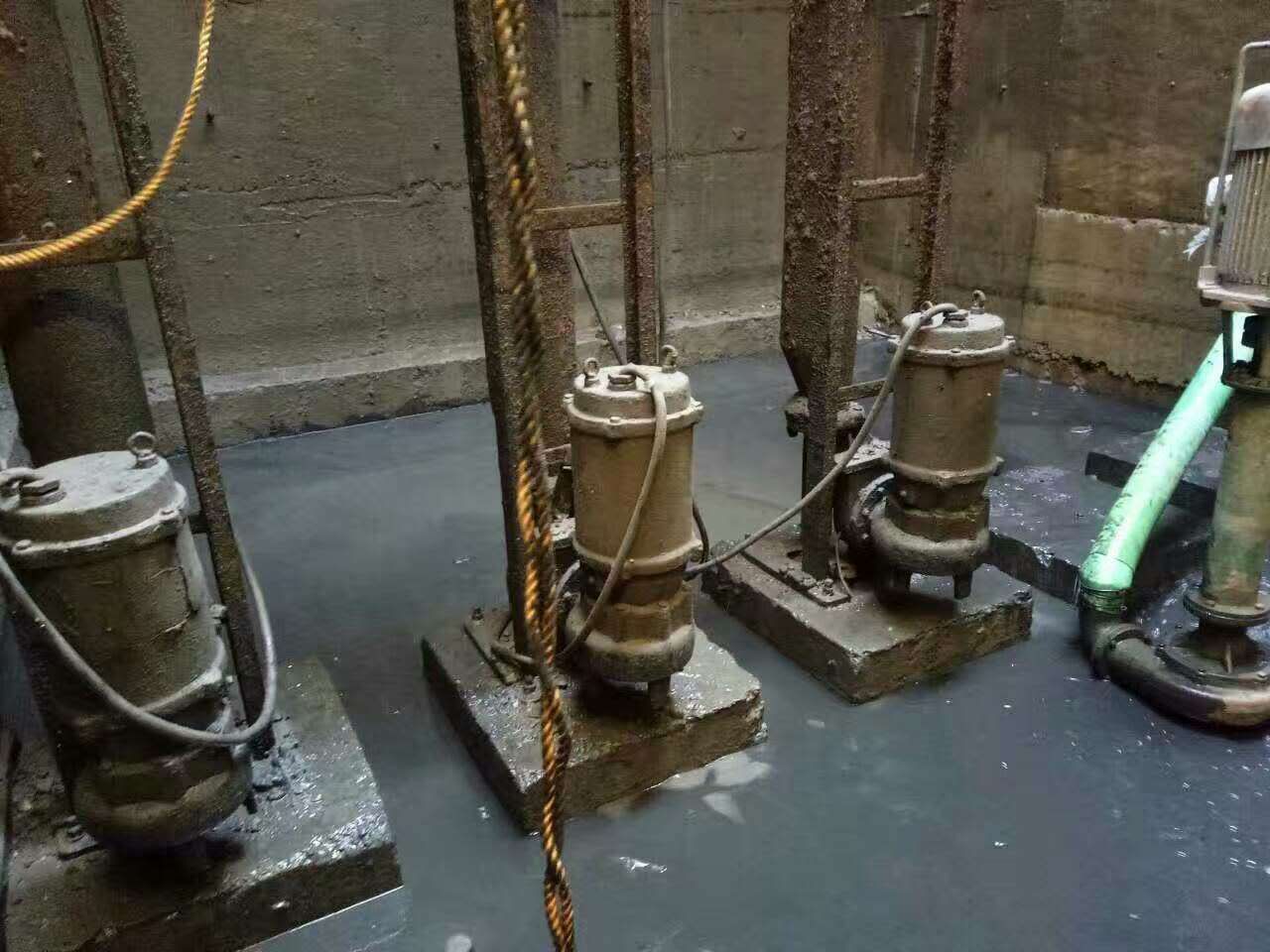 金塔污水池清理