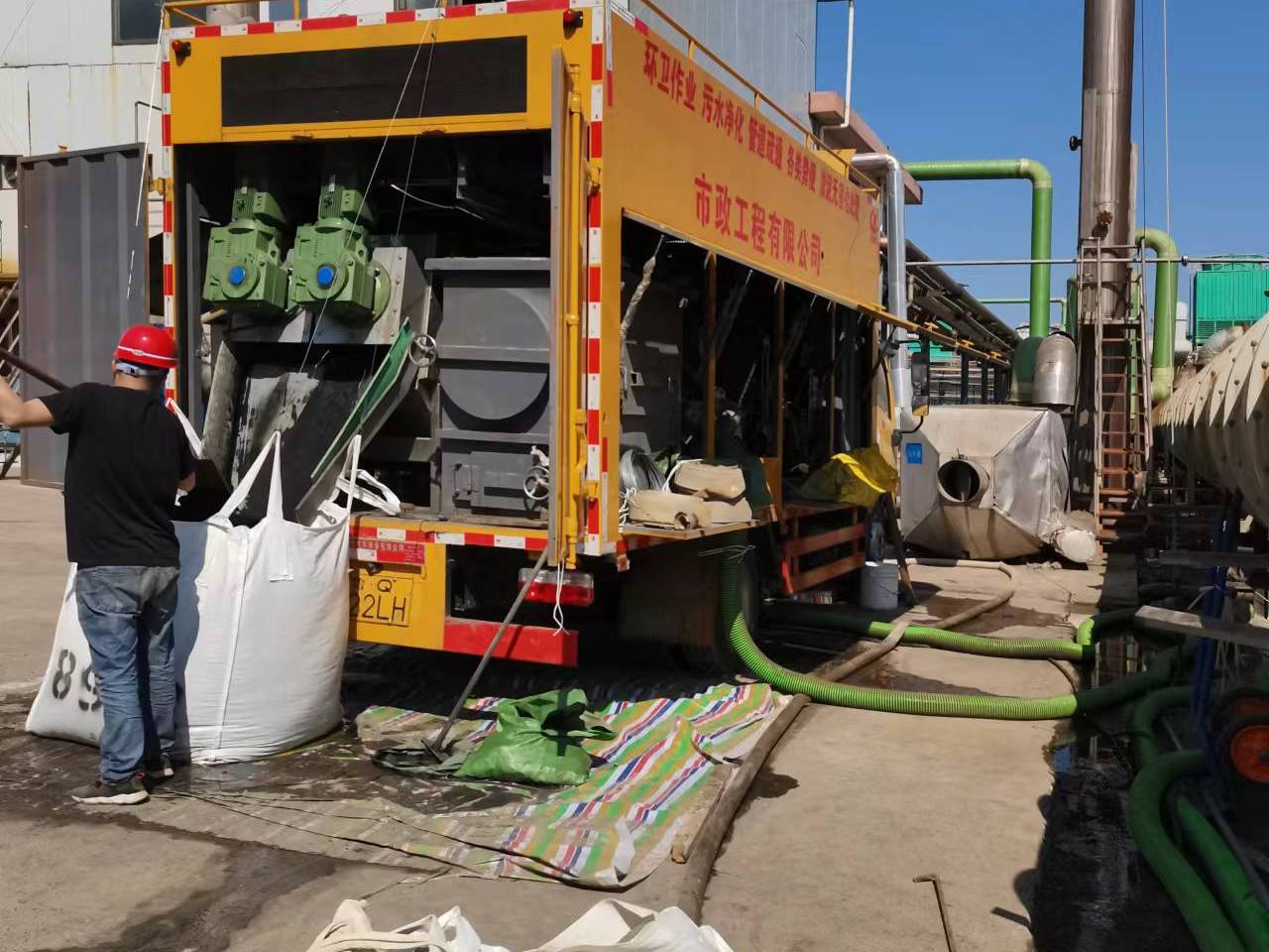 金塔淤泥压干处理