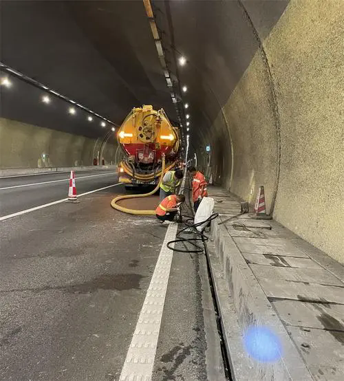 金塔隧道排水渠清淤